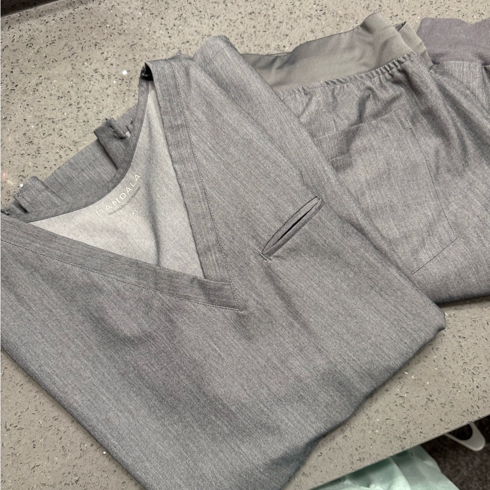 Graphite Scrub Set